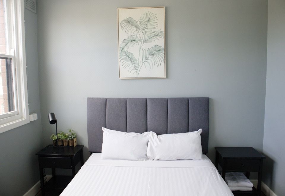 大床房共享阳台，共用浴室