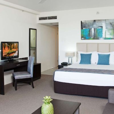Queen Room with Mountain View Rydges Esplanade Resort Cairns Promo Code