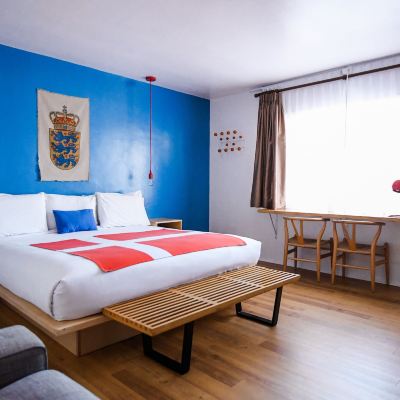 Deluxe King Room The Hamlet Inn Promo Code