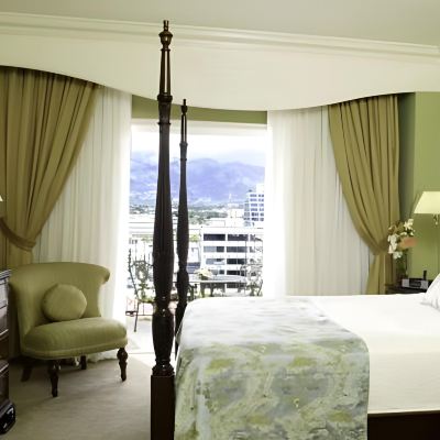 Deluxe Double Room The Courtleigh Hotel and Suites Promo Code