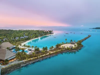 Plantation Island Resort Отели в г. 