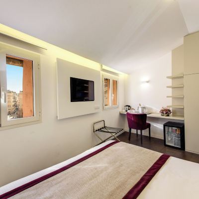 Junior Suite with Pantheon View on the 5th Floor Albergo Abruzzi Promo Code