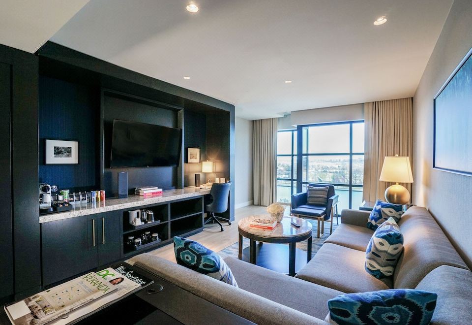 河景一卧室套房 - 帶陽台