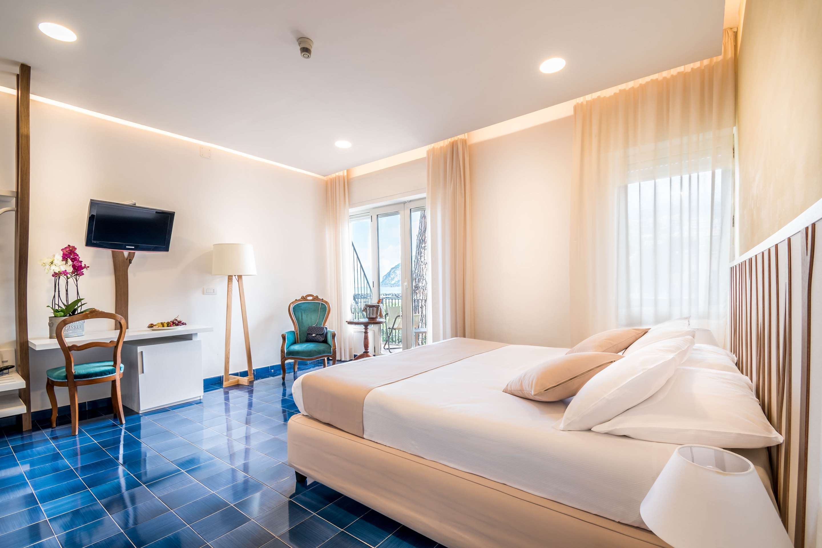 1张特大床，禁烟，高级房，阳台，海景，可转换为两张单人床