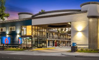 Motel 6 Anaheim, CA - Convention Center