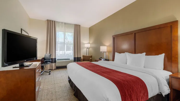 Comfort Inn & Suites Northeast - Gateway Room