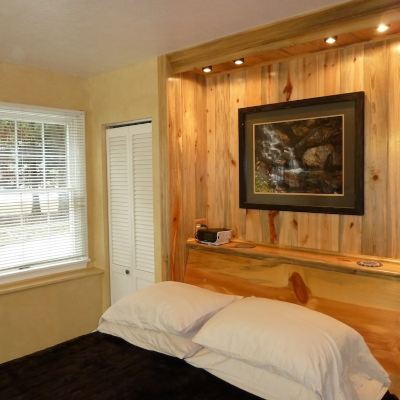 Room, 1 Queen Bed, Private Bathroom, Ground Floor (Blacktail Mountain)