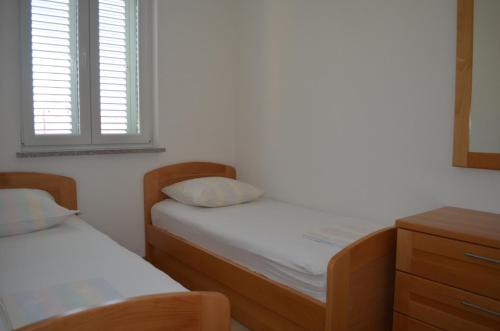 带阳台的两卧室公寓