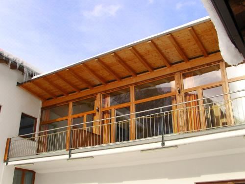 带阳台的两居室公寓top 1