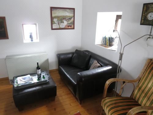 双卧室湖景公寓