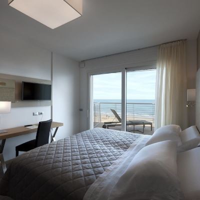 Deluxe Room, Sea Facing (Beach Access Included)