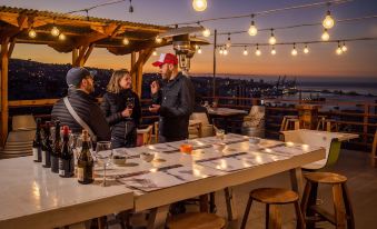 Hotel Winebox Valparaiso - Housity