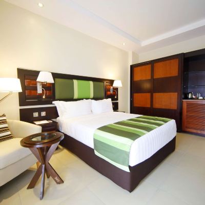 1 Queen Bed, Deluxe Room, Media Hub, Safe, Coffee Making Facilities, Mini Bar, Iron and Ironing Board