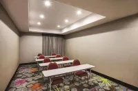 La Quinta Inn & Suites by Wyndham Baton Rouge - Port Allen