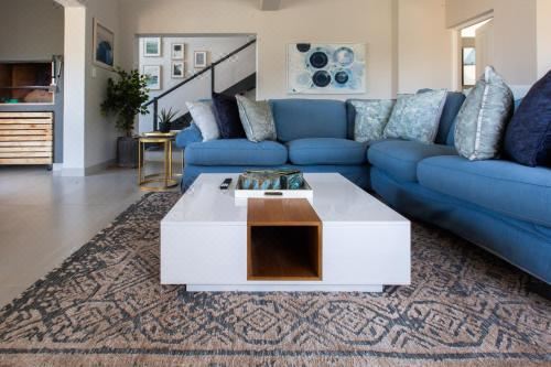 带阳台的三卧室公寓