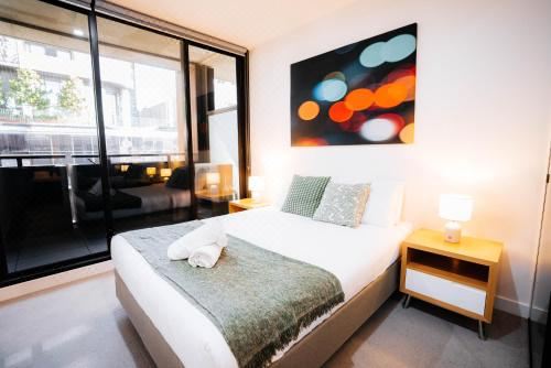 带阳台的两卧室公寓