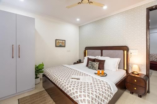 Homlee-Vintage 2BHK-Fort View-Bharat Mandapam-Ndls Two-Bedroom Apartment