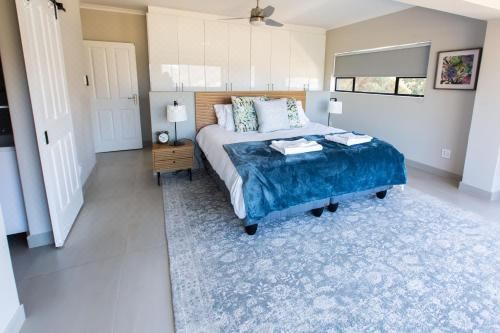 带阳台的三卧室公寓