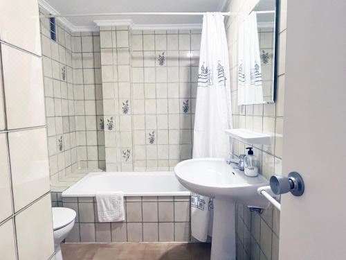 Apartamentos Acuario One-Bedroom Apartment