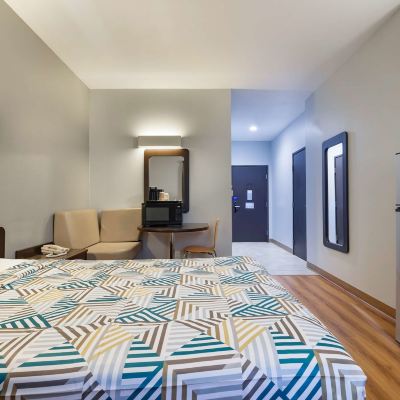 1 Queen Bed | Mobil Acces Tub Nsmk Minifridg Motel 6 Texas City, TX - I-45 South Promo Code