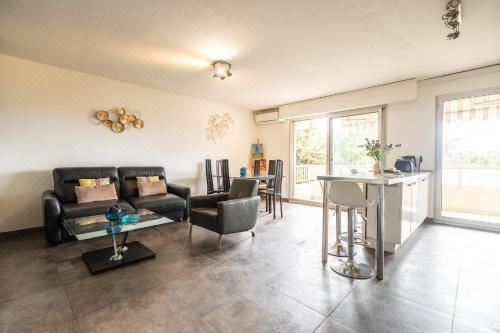 Le Syrius Three-Bedroom Apartment