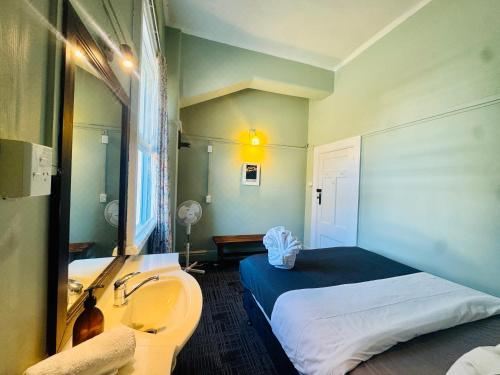 双人房（带独立浴室）