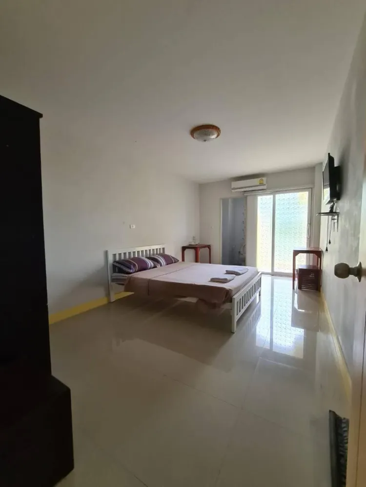 ห้องขนาดเล็ก เตียงใหญ่