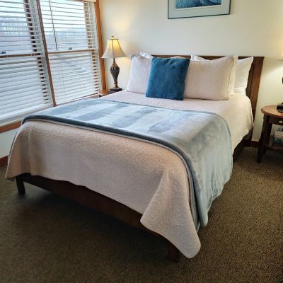 Signature Suite, 1 Queen Bed, Jetted Tub The Heron Inn & Day Spa Promo Code