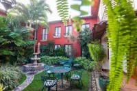Estrada Hotel & Bistro Hotels in 