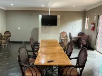 Novel Enterprises Bed and Breakfast 러스텐버그 호텔