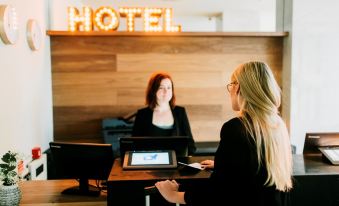 Dear Hotel Madrid - Housity