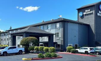 Best Western Plus Cascade Inn Suites - Housity