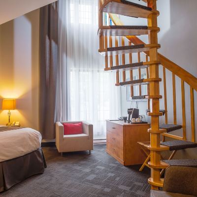 Mezzanine Suite, 2 Queen Beds, River Side L'Auberge du Lac St-Pierre Promo Code