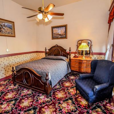 Historic 2 Queens (2nd Floor) Irma Hotel Promo Code