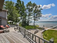 LAKEFRONT HOME w BEACH @ HIGGINS LAKE! Hoteles en Municipio de Gerrish