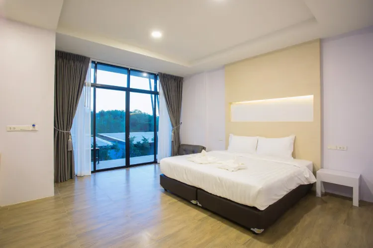 ห้องดีลักซ์ เตียงใหญ่ 1 เตียง