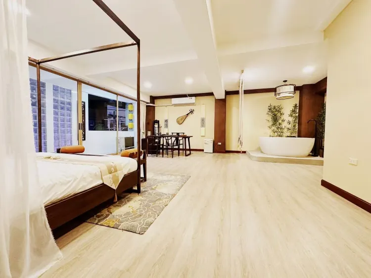 ห้องสุพีเรียร์พร้อมระเบียงและวิวเมือง(เตียงคิงไซส์)