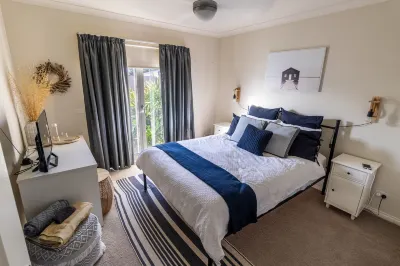 Charm Lodge Hotel a 