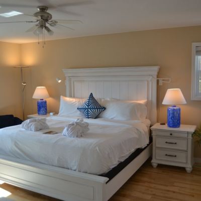 Deluxe Double Room, 1 King Bed, Patio, Mountain View