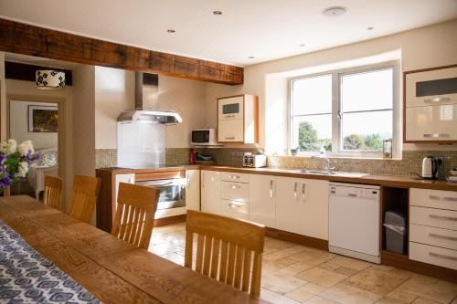 Higher Weddicott Barn Holiday Cottage - Self Catering Three-Bedroom House