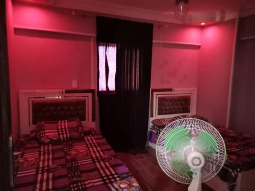 带阳台和海景的两卧室公寓