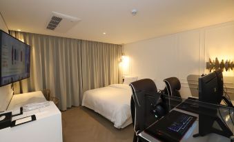 Hotel Lesign - Housity