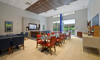 Holiday Inn Express & Suites Surrey