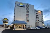 Days Inn by Wyndham Niagara Falls Near the Falls Hotels in 