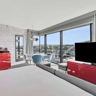 Corner Suite with River View Radisson Red Glasgow Promo Code