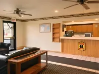 Super 8 by Wyndham Canton/Livonia Area Hotels in Canton