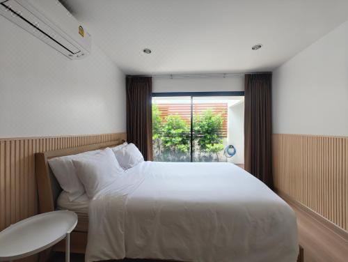 merry house Bangsaen Three-Bedroom Holiday Home With Pool Access