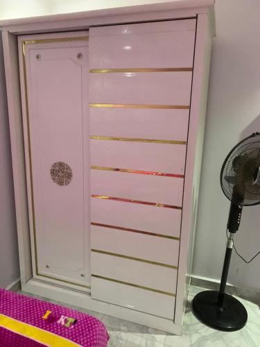 带阳台和海景的两卧室公寓