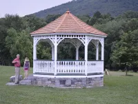 Quaint Historic Log Cabin Overlooking The James River. Hôtels à : Comte de Botetourt