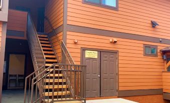 Canyon Plaza Premier Studios and Apts - Housity